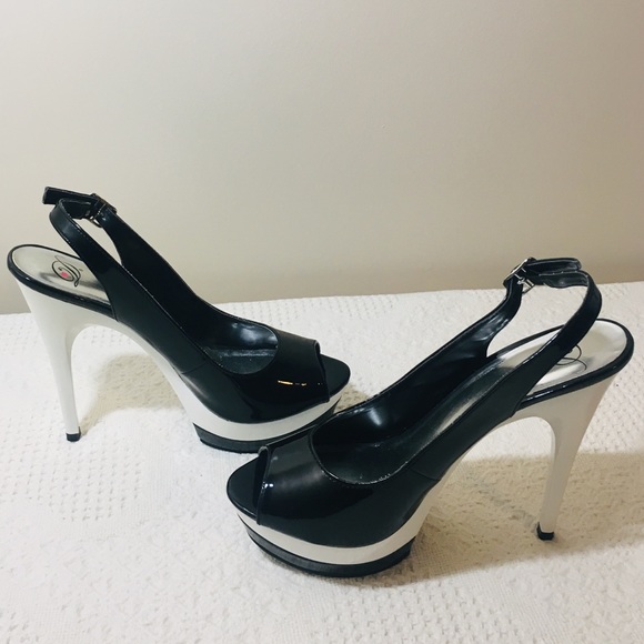 Heart in D Shoes - ❤️5/$25❤️ Black and White Patent Peep Toe Heels